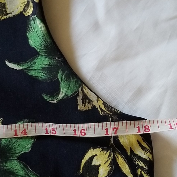 Beautiful floral Dress - Picture 5 of 6